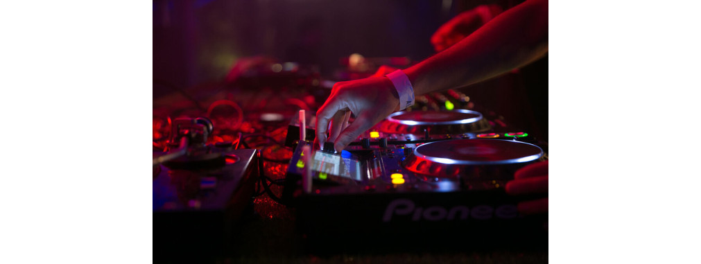 Why Aren’t More DJs Learning on Professional Equipment?