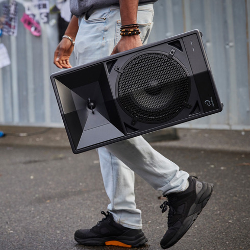 AlphaTheta WAVE-EIGHT 8-inch Portable Wireless PA Speaker