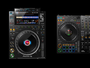 Why Every DJ Should Learn to Rock on Any Setup: Turntables, CDJs & Controllers