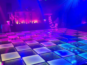 Why aren't people dancing in clubs anymore? Why aren't people dancing in clubs anymore?