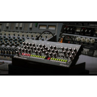 Roland Boutique SE-02  Analog Synthesizer by Studio Electronics Roland Boutique SE-02  Analog Synthesizer by Studio Electronics