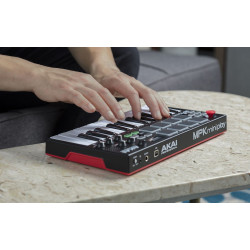Akai MPK MINI PLAY Mini Controller Keyboard with Built-in Speakers Akai MPK MINI PLAY Mini Controller Keyboard with Built-in Speakers