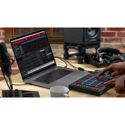 Akai MPC Studio Music Production Controller and MPC 2 Software Akai MPC Studio Music Production Controller and MPC 2 Software